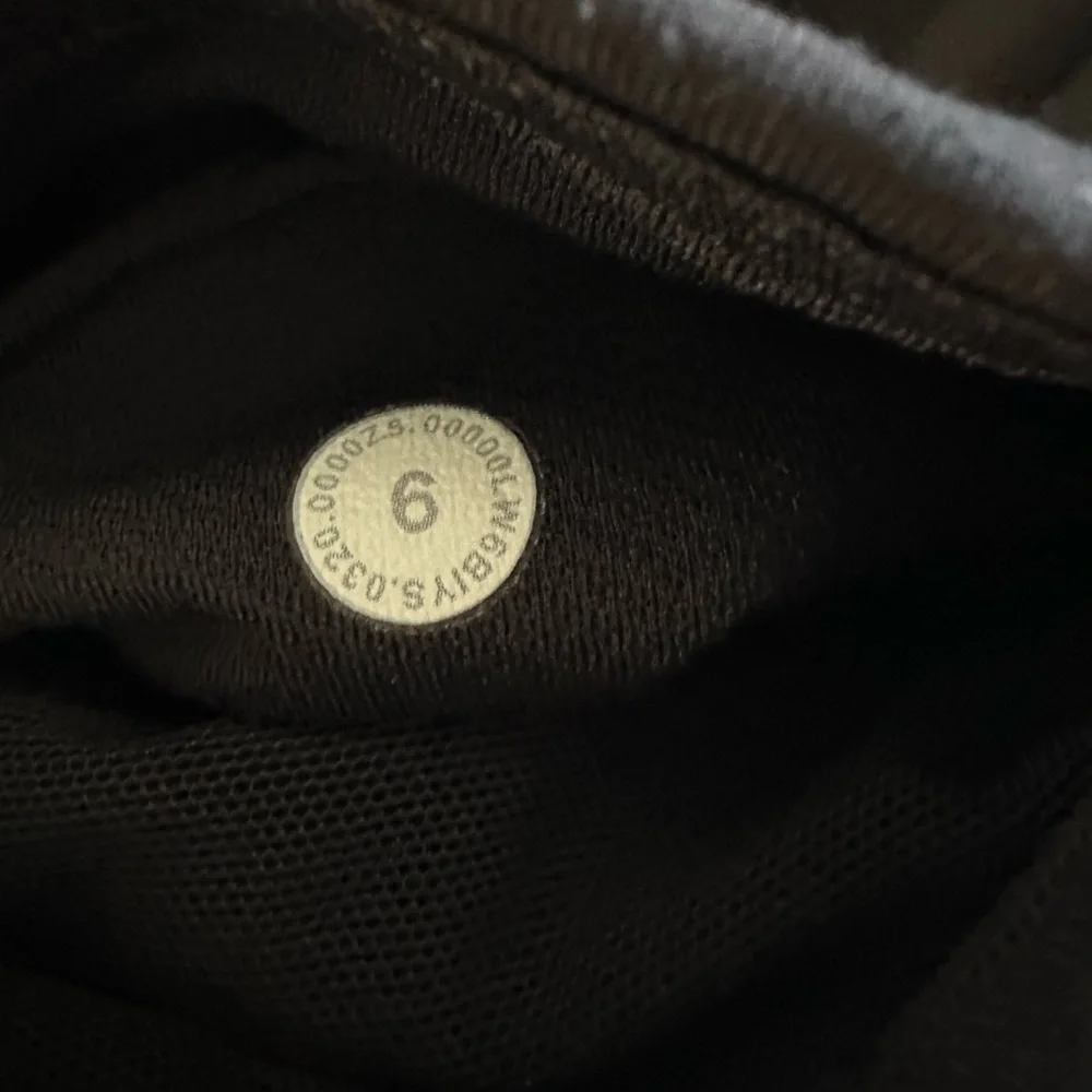 Lululemon Geometric Leggings, size 6 - Picture 7 of 10